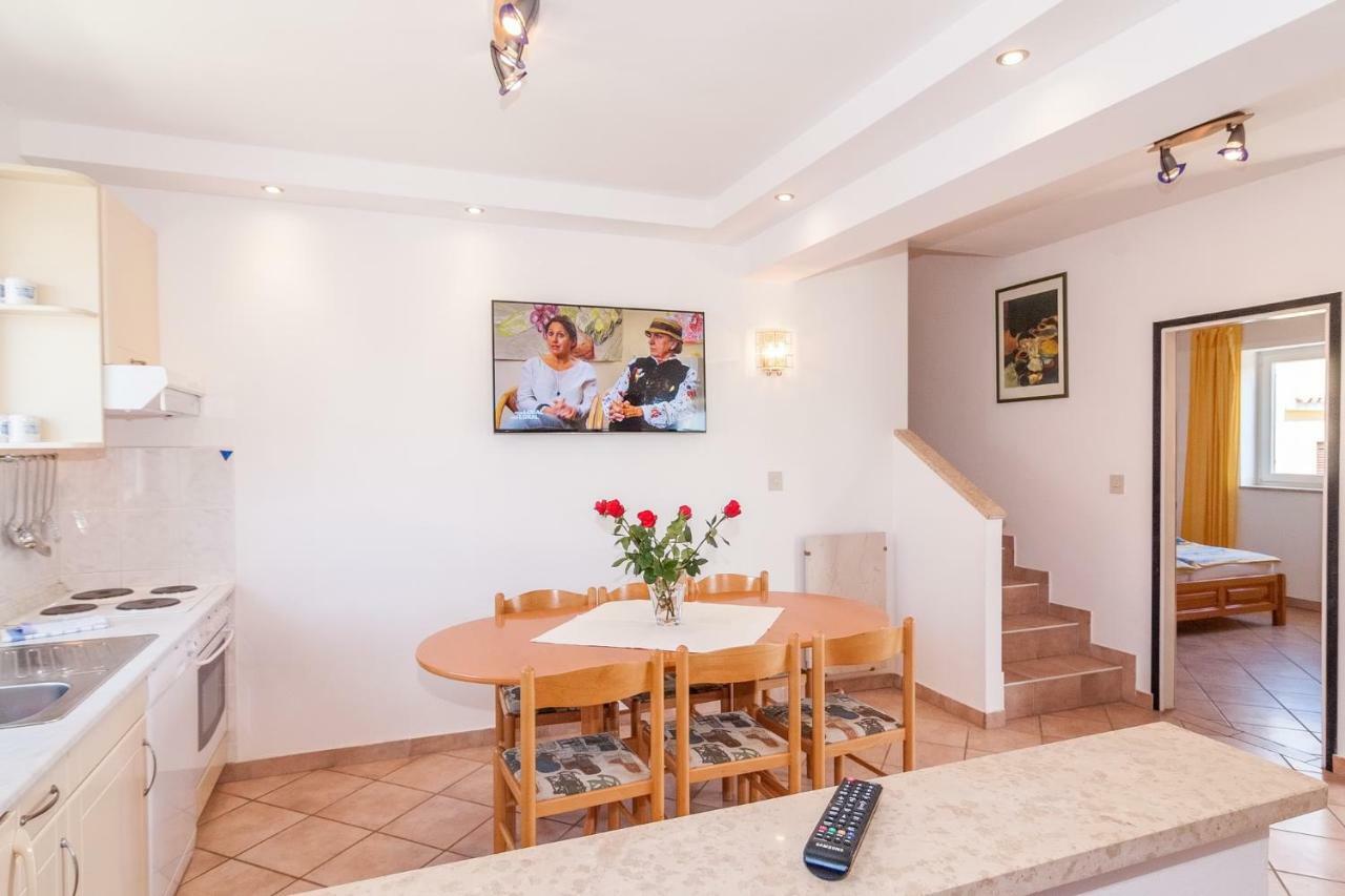 Villa California Πόρετς Εξωτερικό φωτογραφία