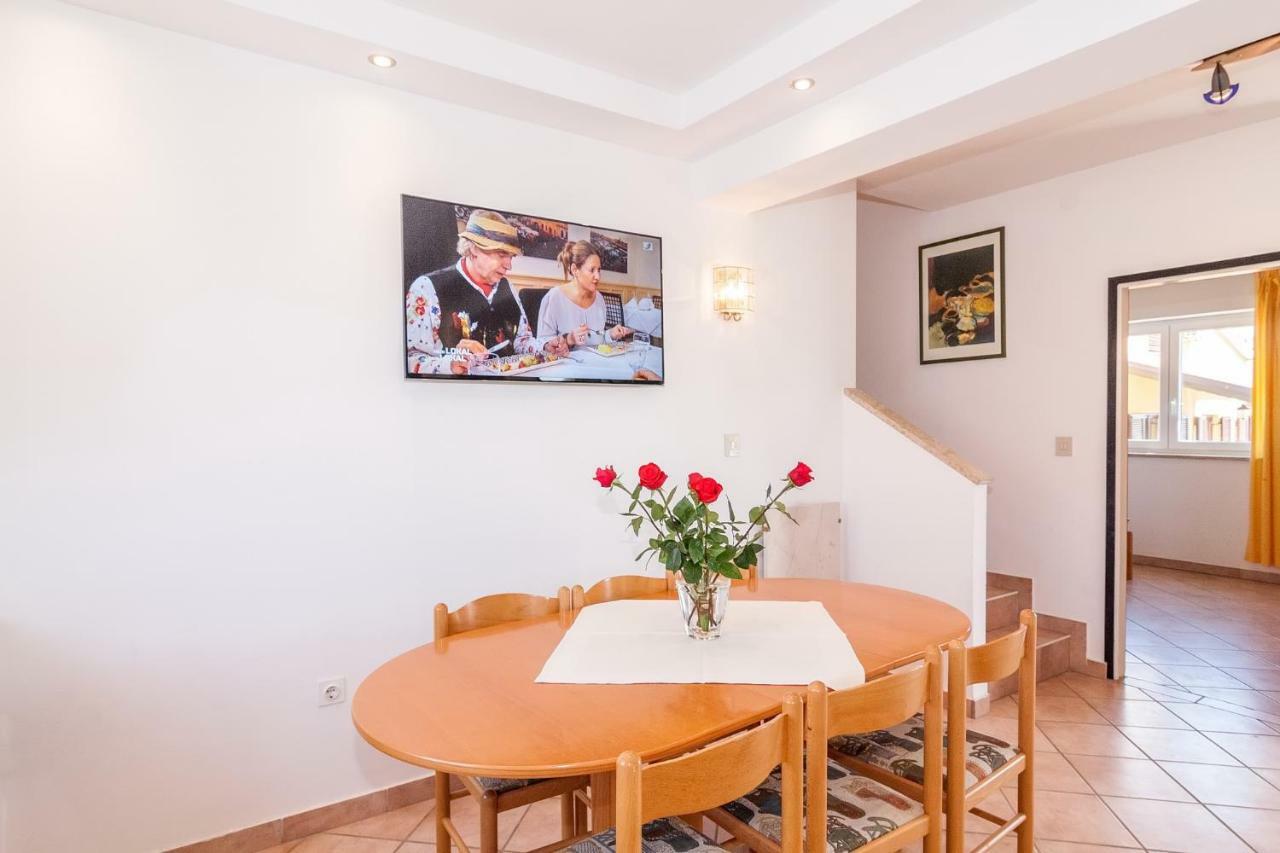 Villa California Πόρετς Εξωτερικό φωτογραφία