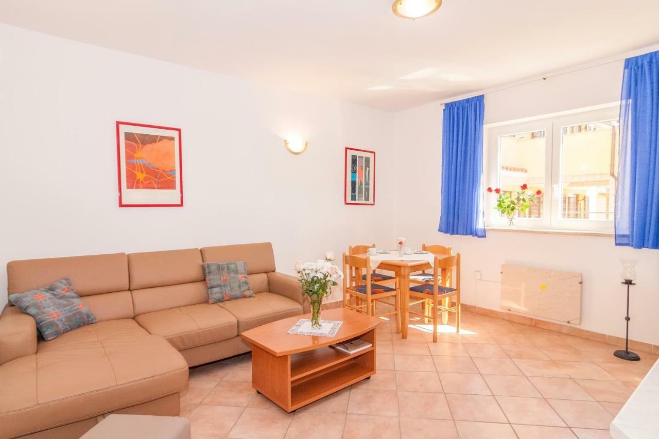 Villa California Πόρετς Εξωτερικό φωτογραφία