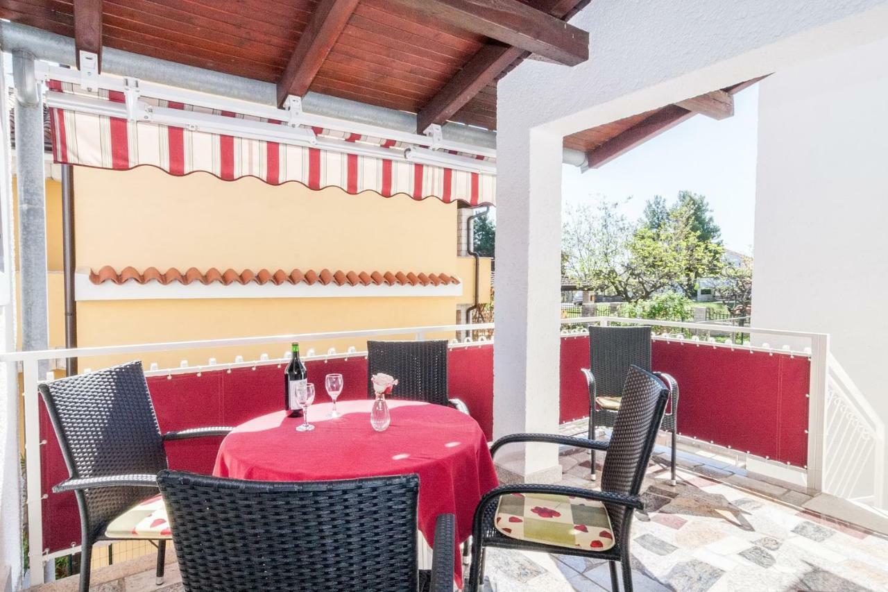 Villa California Πόρετς Εξωτερικό φωτογραφία