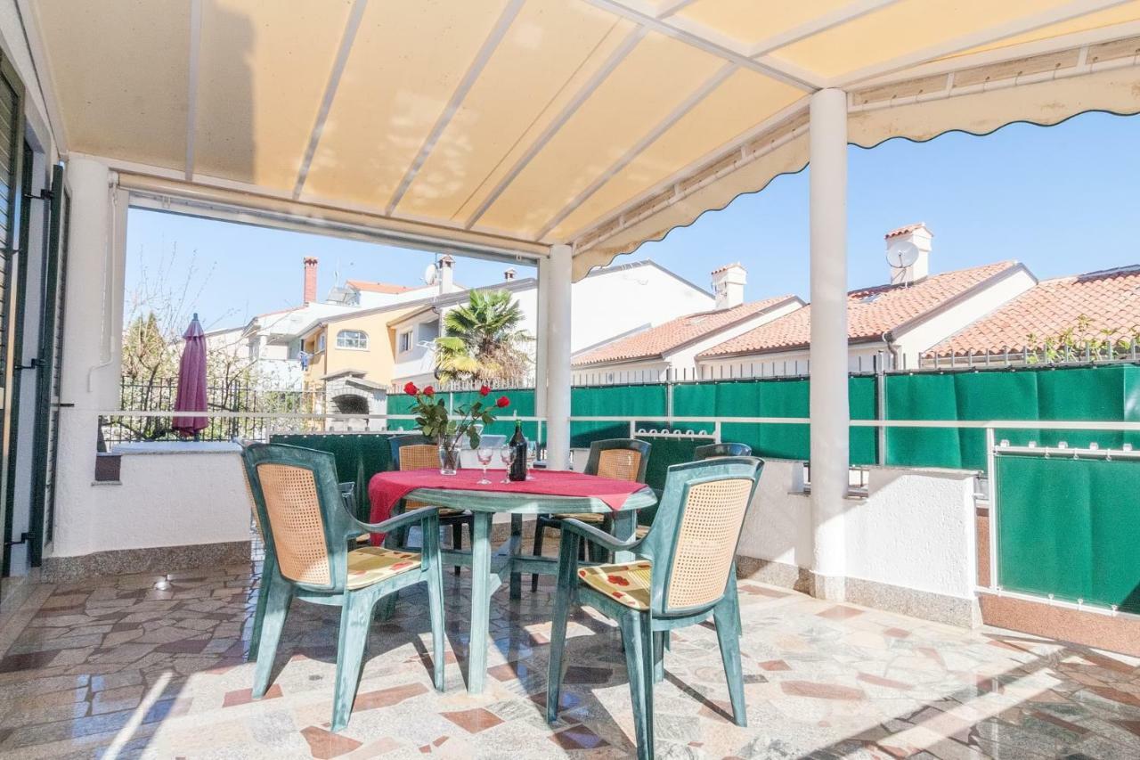 Villa California Πόρετς Εξωτερικό φωτογραφία